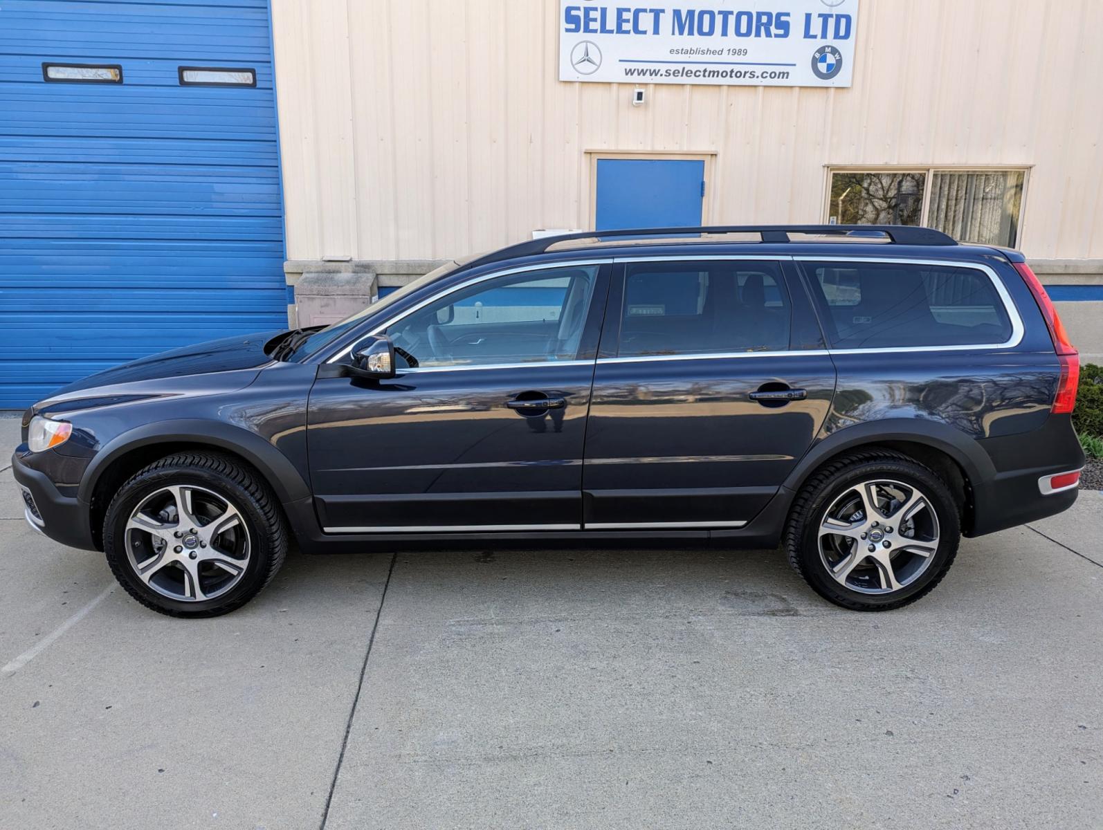 2012 Blue Metallic /Black Leather Volvo XC70 (YV4902BZ0C1) with an 3.0L I6 F DOHC 24V engine, Automatic transmission, located at 603 Amelia Street, Plymouth, MI, 48170, (734) 459-5520, 42.378841, -83.464546 - Vehicles shown by appointment - Please call ahead - 734-459-5520, text 734-658-4573 or contact us via our web site at: http://www.selectmotors.com for complete Inventory, Photos, Videos and FREE Carfax Reports. 2012 Volvo XC70 T6 AWD, Platinum Package, Cypress Blue Metallic with black leather i - Photo #1